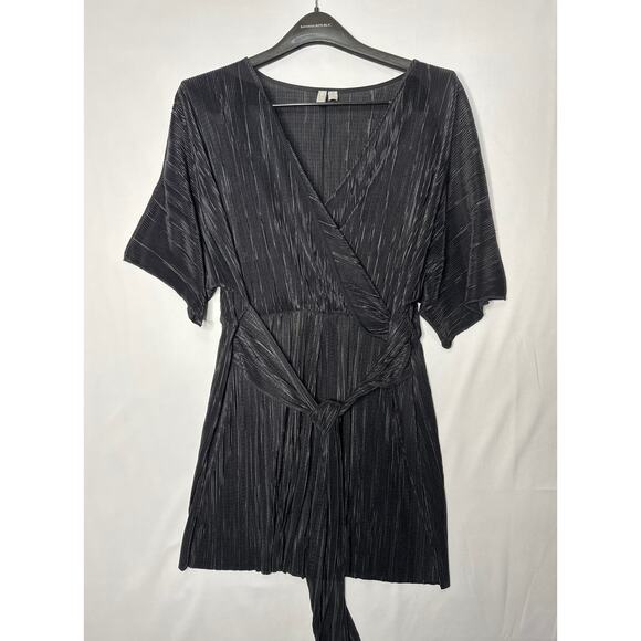 ASOS DESIGN plisse wrap tie romper short sleeves black size 12 - Picture 3 of 12